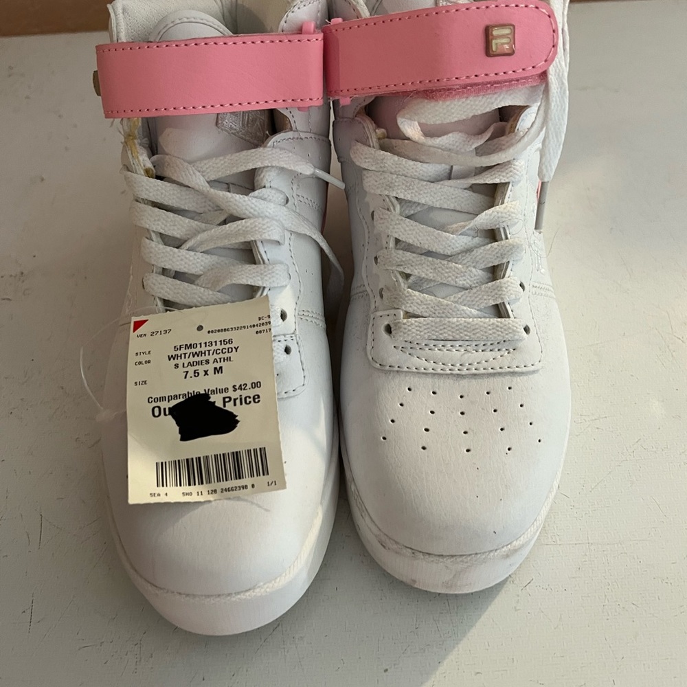 Women Fila High Tops Size 7.5
